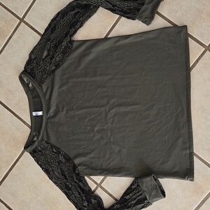 Gree Lace Sleeve Women's Top Sz. M